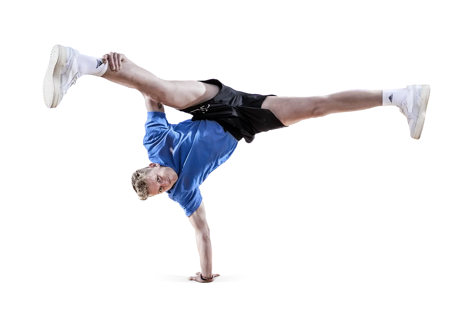 Lukas Janku zeigt eine akrobatische Parkour-Bewegung bei einer Freerunning-Fortbildung